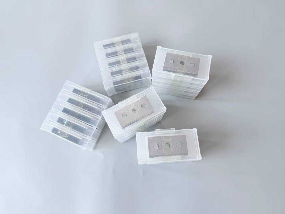 Three Holes Blade |  3-hole blades